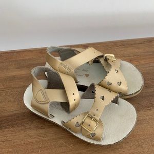 Gorgeous Salt water sandals size 7 gold